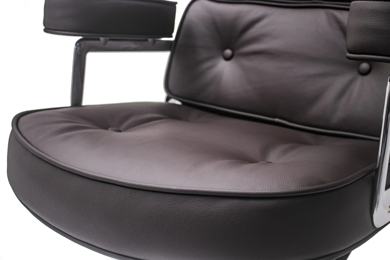 Chrome five-star base and castors of a dark brown ES104 office chair with gas-lift.